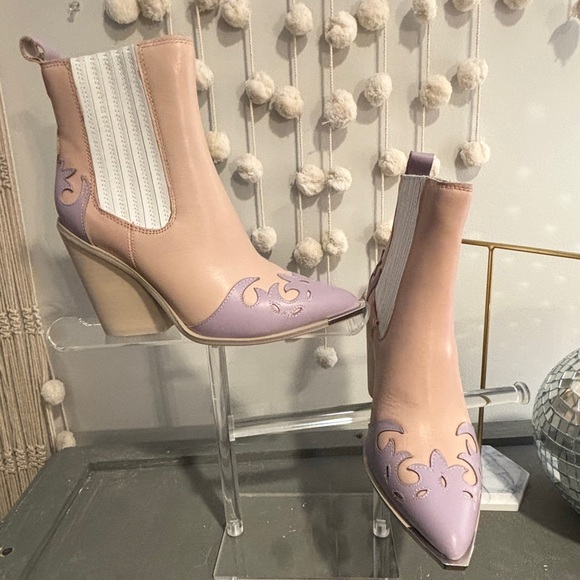 NWOB Steve Madden TRIM Pink Multi Cowgirl Boots - Picture 3 of 4